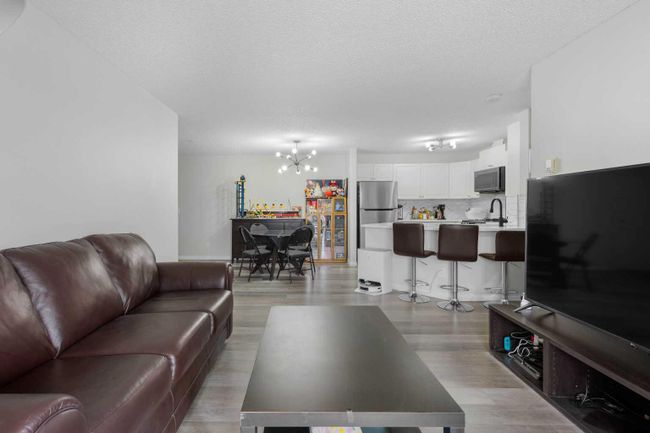 211 - 6000 Somervale Court Sw, Home with 2 bedrooms, 2 bathrooms and 1 parking in Calgary AB | Image 4