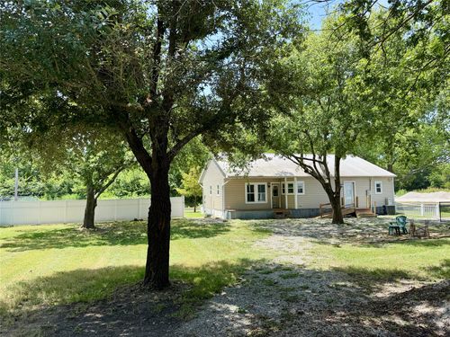 100 E Austin St, Leonard, TX, 75452-2816 | Card Image
