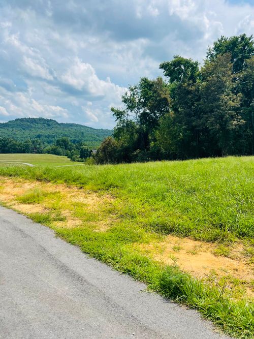 Tract Meadowstone Way, Corbin, KY, 40701-8374 | Card Image