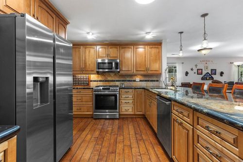 1650 Queenston Dr, Escondido, CA, 92027-4054 | Card Image