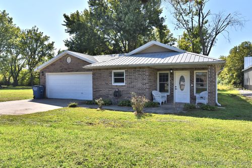 213 E Main St, Chouteau, OK, 74337-2802 | Card Image