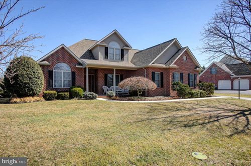 1634 Majestic Dr, CHAMBERSBURG, PA, 17202-8049 | Card Image