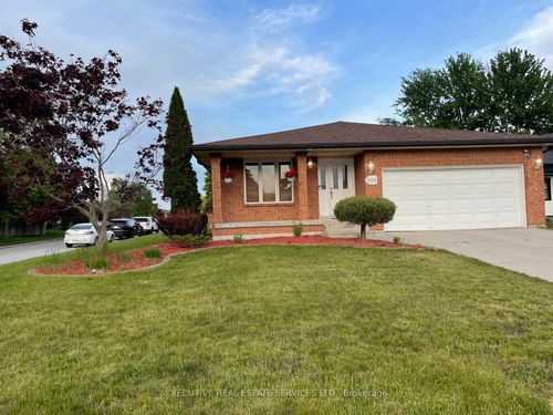 3030 Emilia Rd, Windsor, ON, N9E4N4 | Card Image