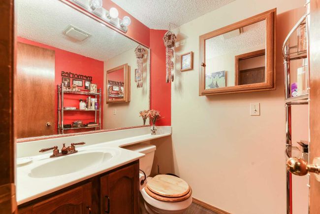 262 Shawnessy Drive Sw, Home with 4 bedrooms, 2 bathrooms and 4 parking in Calgary AB | Image 10