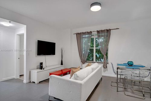 apt-201-747 Michigan Ave, Miami Beach, FL, 33139-6071 | Card Image