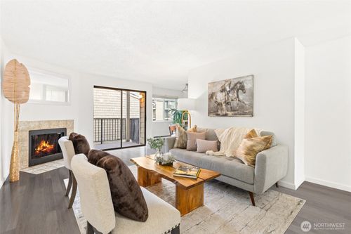 a202-2020 Grant Ave S, Renton, WA, 98055-3611 | Card Image