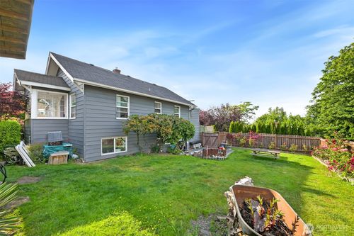 1501 Lakeway Dr, Bellingham, WA, 98229-5327 | Card Image