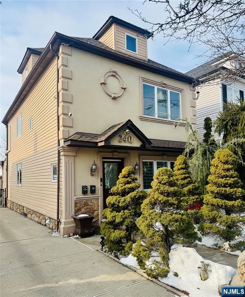 240 Hathaway St, Wallington, NJ, 07057-1438 | Card Image