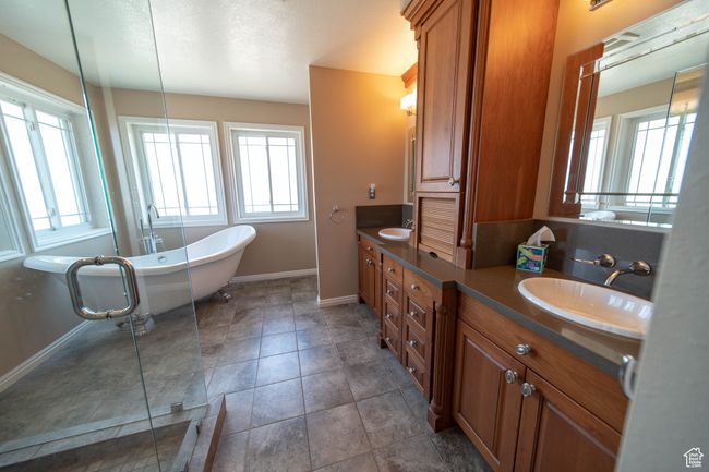 1416 E Valley View Dr, House other with 4 bedrooms, 3 bathrooms and null parking in Wellington UT | Image 20