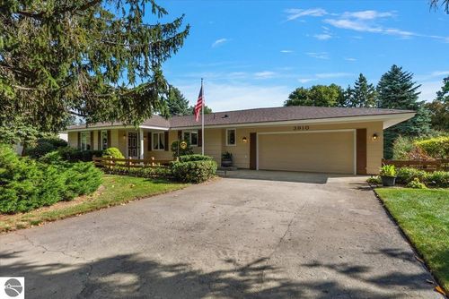 3910 Morningside Dr, Traverse City, MI, 49684-4414 | Card Image