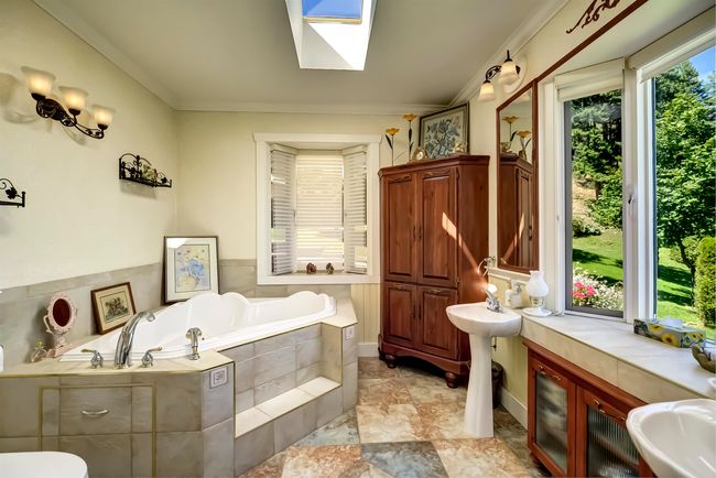 Ensuite to primary bedroom in main house | Image 17