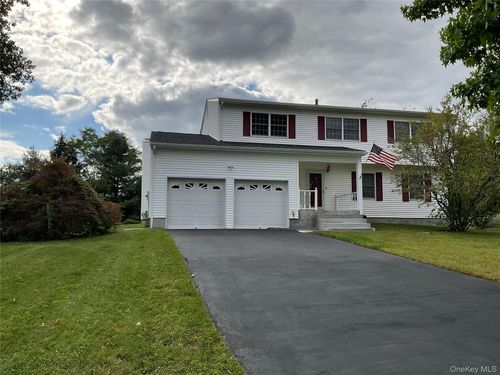 207 Butter Hill Dr, New Windsor, NY, 12553-8032 | Card Image