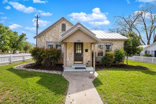 311 E Centre St, Fredericksburg, TX, 78624-3931 | Card Image