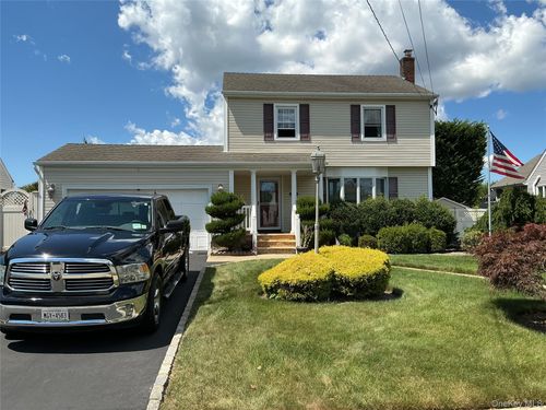 11 Frankel Rd, Massapequa, NY, 11758-7258 | Card Image