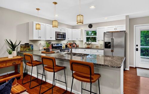 26 Lake Ave, STAUNTON, VA, 24401-3141 | Card Image
