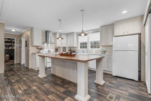 6434 Perry Rd, Lucama, NC, 27851-9590 | Card Image