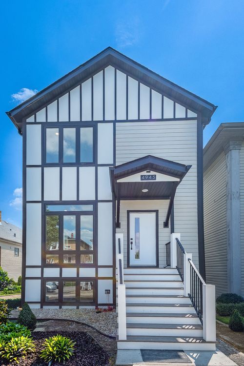 4945 W Berenice Ave, CHICAGO, IL, 60641-2602 | Card Image