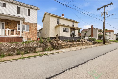 136 Morewood St, Mount Pleasant, PA, 15666-1738 | Card Image