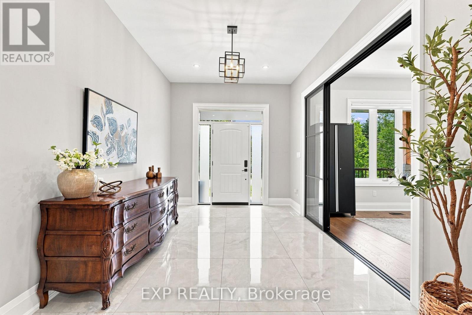 Residential in Georgina (Sutton & Jackson's Point) 4