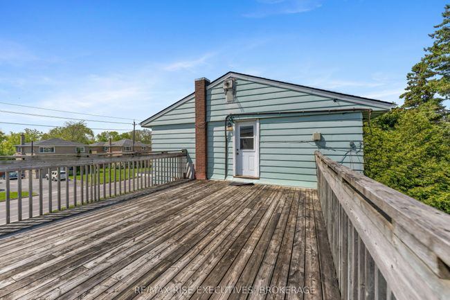 999 Portsmouth Ave, Home with 6 bedrooms, 3 bathrooms and 4 parking in Kingston ON | Image 39