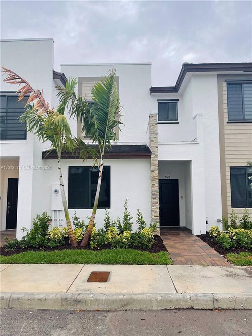 929 Ne 211th St, Miami, FL, 33179-1380 | Card Image