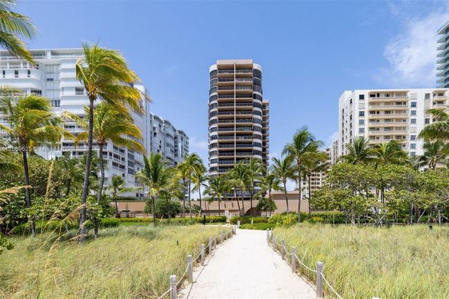 1506 - 10175 Collins Ave, Condo with 2 bedrooms, 2 bathrooms and null parking in Bal Harbour FL | Image 22