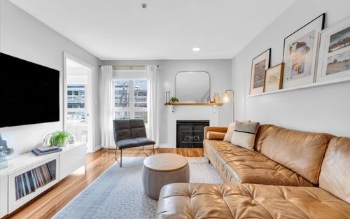 208-1516 E 1st Ave, Vancouver, BC, V5N1A5 | Card Image