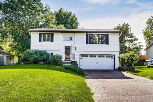 690 Schilling Cir Nw, Forest Lake, MN, 55025-1037 | Card Image