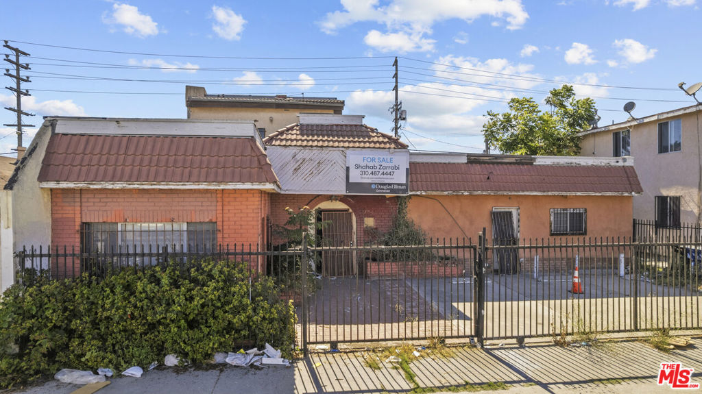 9511 San Pedro St, Los Angeles, CA 90003-4322