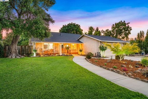 944 Curlew Rd, Livermore, CA, 94551-2580 | Card Image