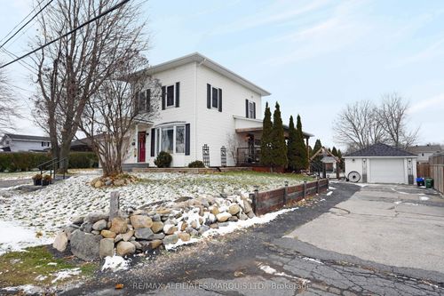 {{alt}} | Card Image