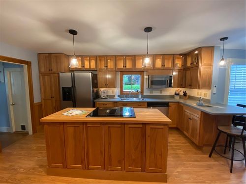 9 Potter St, Newport, RI, 02840-3921 | Card Image