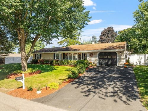 40 Lisa Ann Dr, Bellingham, MA, 02019-1016 | Card Image