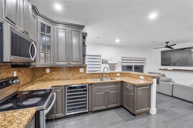 10307 Sw 20 Th St, Townhouse with 3 bedrooms, 3 bathrooms and null parking in Miramar FL | Image 5