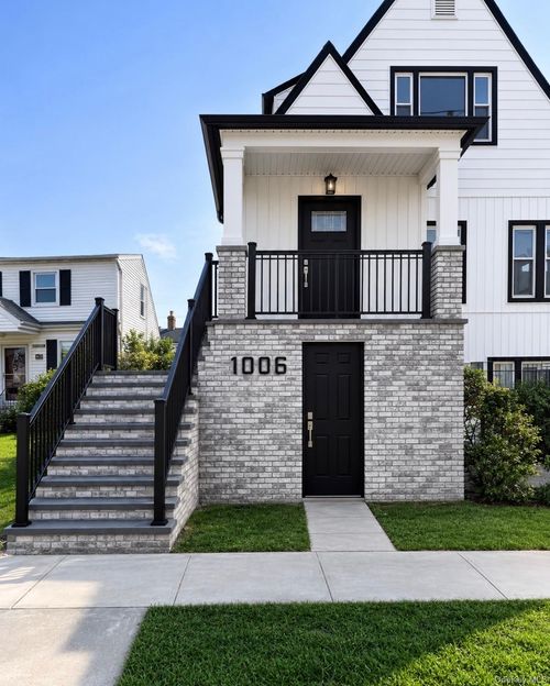 1006 upper Pennsylvania, Hempstead, NY, 11558 | Card Image