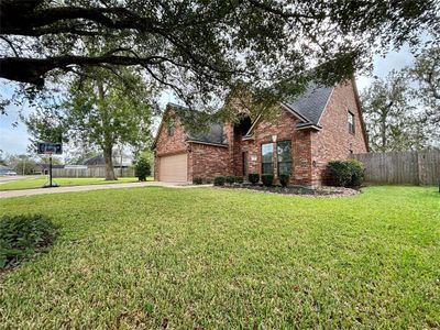 135 Sugar Cane Circle, House other with 4 bedrooms, 2 bathrooms and null parking in Lake Jackson TX | Image 2