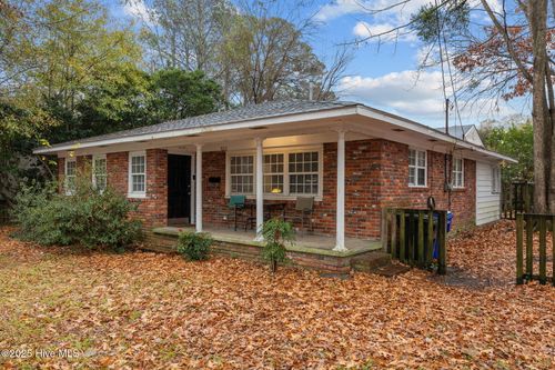 800 Willow St, Greenville, NC, 27858-1305 | Card Image