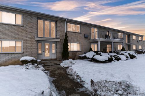 a214-4113 Telegraph Rd, Bloomfield Hills, MI, 48302-2075 | Card Image