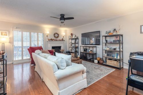 4803-748 Hedgegrove Dr, Memphis, TN, 38117-5009 | Card Image