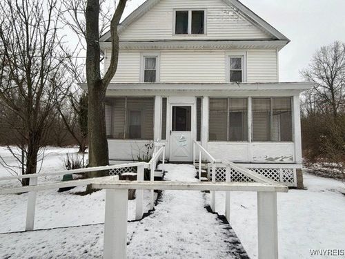 8470 Lapp Rd, Clarence Ctr, NY, 14032-9645 | Card Image