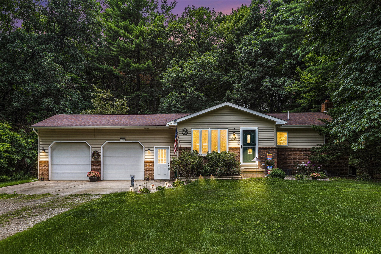 Algoma Ave, Rockford, MI 49341