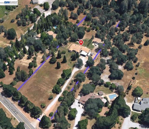 12851 Old Oregon Trl, Redding, CA, 96003-7427 | Card Image
