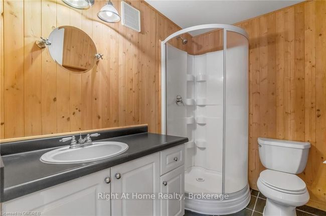 47 Morton Ave, House other with 4 bedrooms, 2 bathrooms and 4 parking in Dundas ON | Image 38