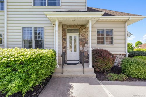 34 Alta Dr, Wappingers Falls, NY, 12590-7517 | Card Image