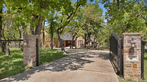 700 Cougar Rd, Lipan, TX, 76462-9604 | Card Image