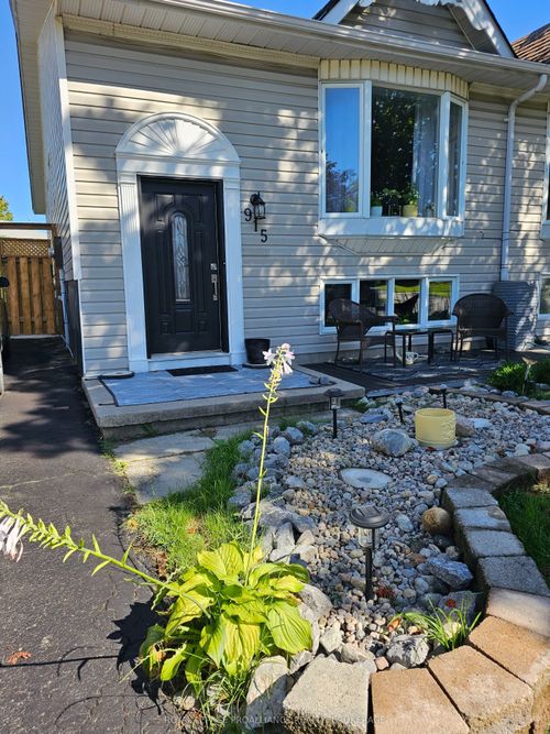 915 Warburton Cres, Kingston, ON, K7M8L3 | Card Image