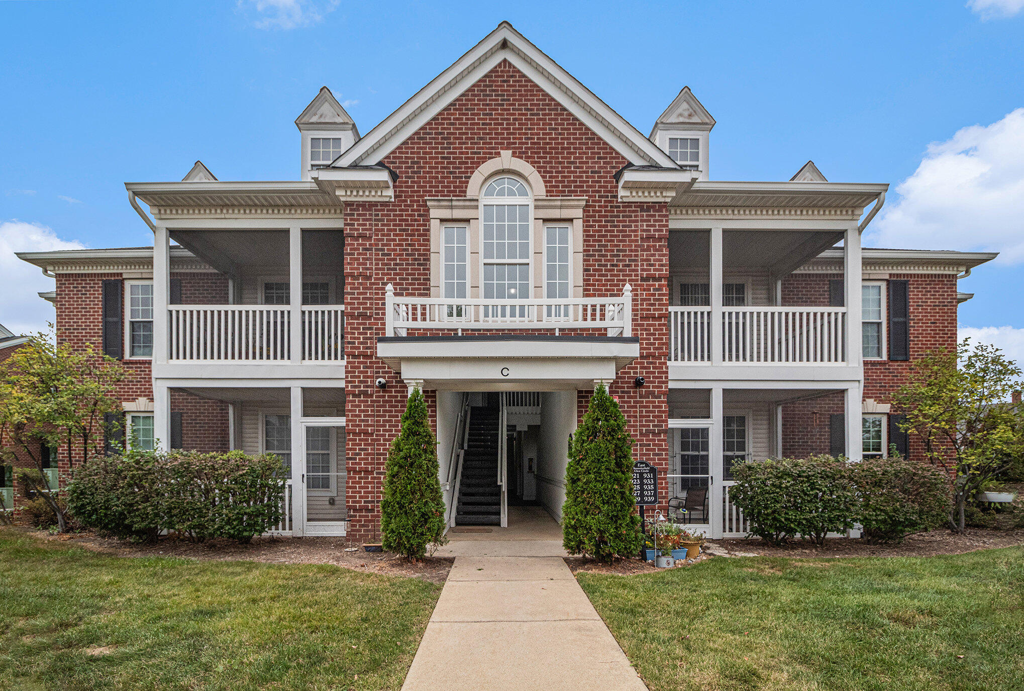 Summerfield Glen Cir, Ann Arbor, MI 48103