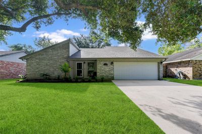 17310 Golf Club Drive, House other with 3 bedrooms, 2 bathrooms and null parking in Crosby TX | Image 2