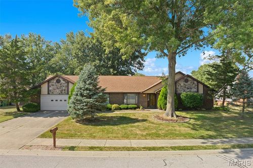 1027 Shadow Ridge Xing, O Fallon, IL, 62269-3163 | Card Image