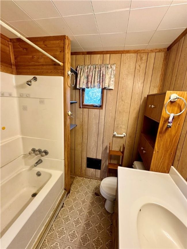 1043 Irwin St, House other with 3 bedrooms, 2 bathrooms and null parking in Aliquippa PA | Image 12